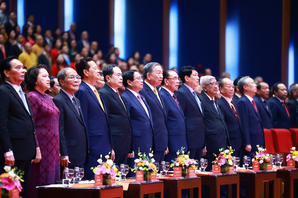 Các đại biểu thực hiện nghi thức chào cờ tại Lễ khai mạc Đại hội X Mặt trận Tổ quốc Việt Nam. (Ảnh: TTXVN)