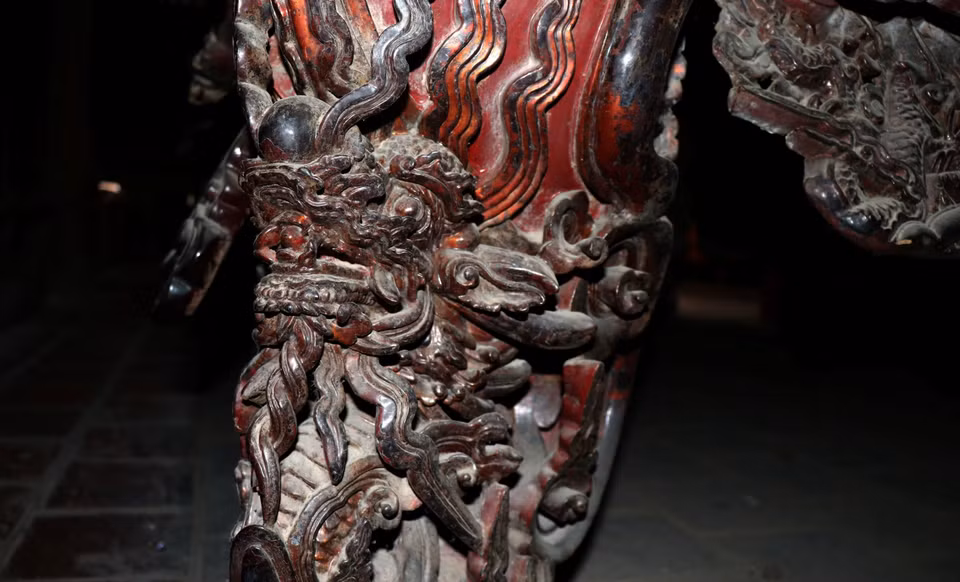 Chạm khắc trên Hương án tại chùa Bút Tháp, xã Đình Tổ, huyện Thuận Thành, tỉnh Bắc Ninh. (Ảnh: Đinh Văn Nhiều/TTXVN)