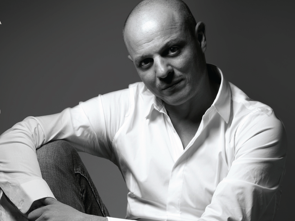 Italy là quốc gia nổi tiếng về những vẻ đẹp hội họa, kiến trúc lộng lẫy, thời trang sành điệu… Và nhà thiết kế Alessandro La Spada nổi lên như một người đã hấp thụ chúng để 'vẽ' lại bằng ngôn ngữ nội thất. (Nguồn: Visionnaire)