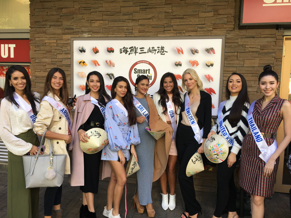 Thùy Tiên chia sẻ, chiếc nón lá vừa dễ sử dụng, lại rất duyên dáng và mang đậm bản sắc Việt. 