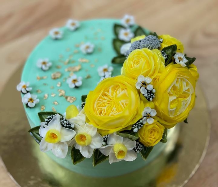  Được làm bằng kem bơ và chocolate đẹp sống động đến mức nhận xong không nỡ ăn là cảm xúc của hầu hết khách hàng khi nhận những chiếc bánh này. (Ảnh: Tố Linh/Vietnam+)