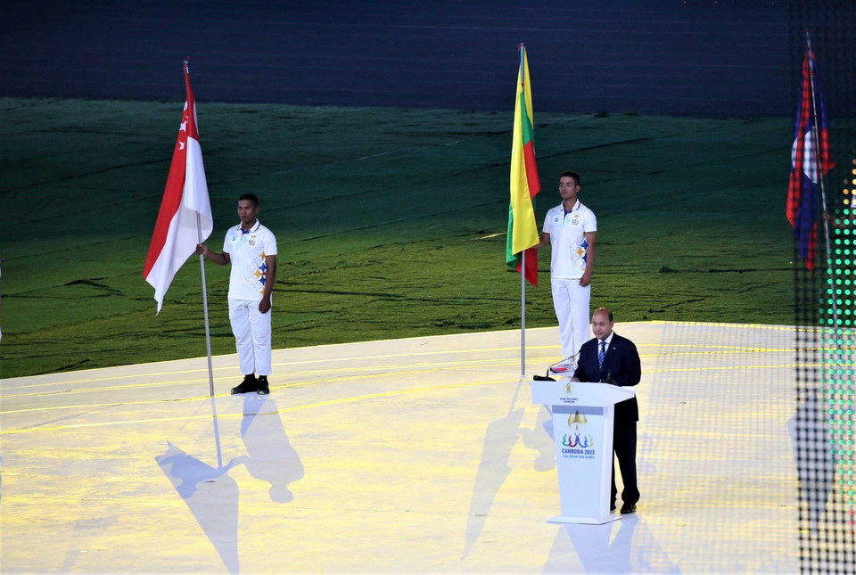 Ông Hun Many, đại diện Ban Tổ chức ASEAN Para Games 12 của nước chủ nhà Campuchia phát biểu tại lễ bế mạc ASEAN Para Games 12. (Ảnh: Huỳnh Thảo/TTXVN)