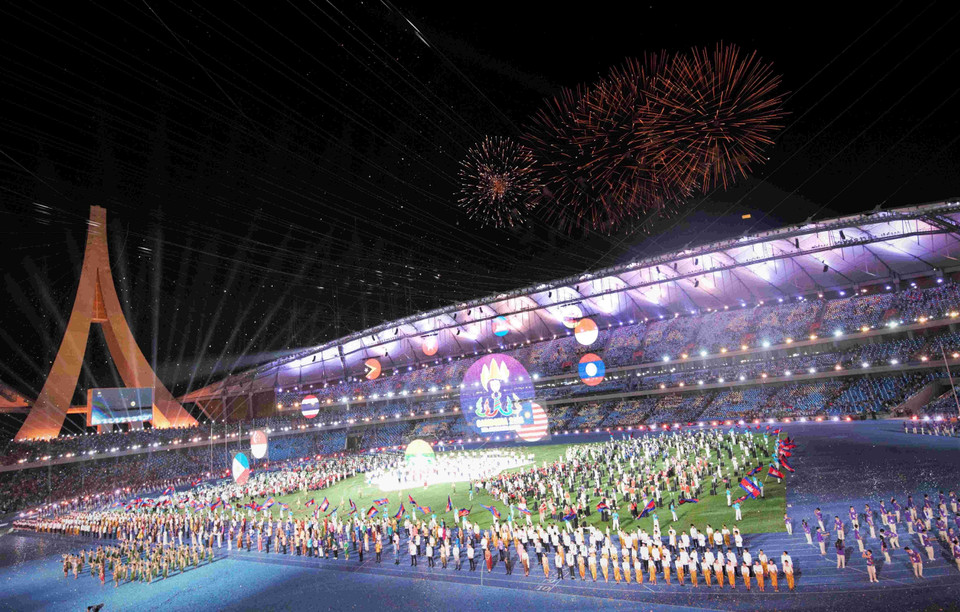 Campuchia khép lại kỳ ASEAN Para Games 12 đáng nhớ với lời chào ấn tượng. (Ảnh: Huỳnh Thảo/TTXVN)