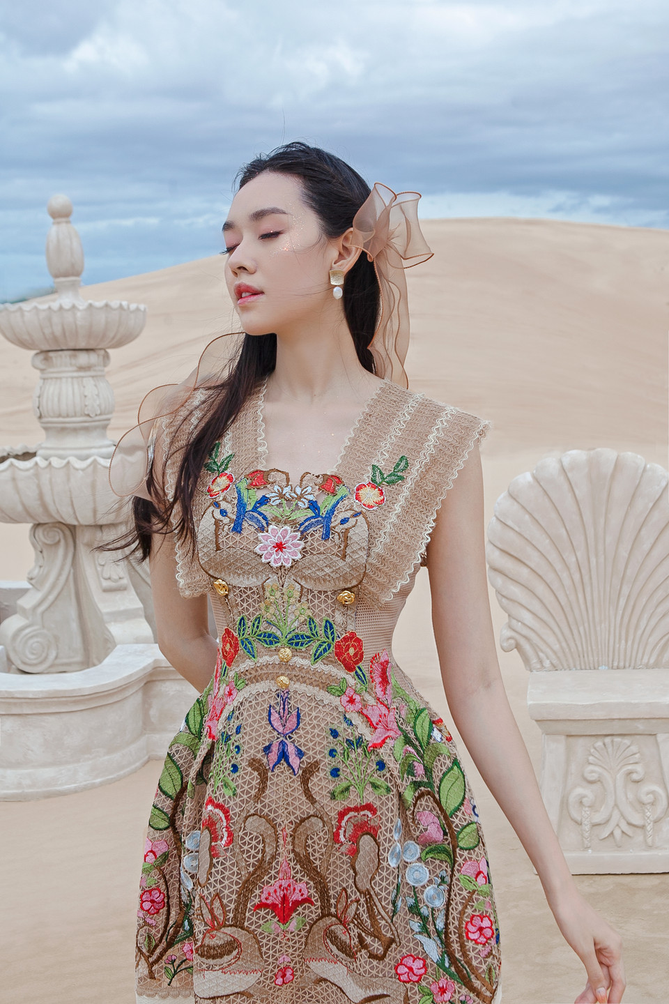 Tường San sinh năm 2000, là Á hậu 2 cuộc thi Miss World Vietnam 2019. Cô vào top 8 chung cuộc tại Miss International 2019. (Ảnh: CTV/Vietnam+)