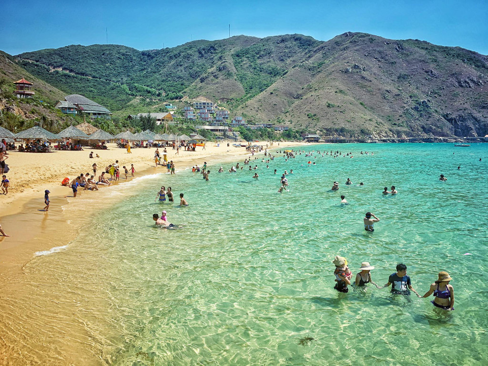 Với làn nước trong xanh, Kỳ Co được ví như Maldives của Việt Nam. (Ảnh: Xuân Mai/Vietnam+)