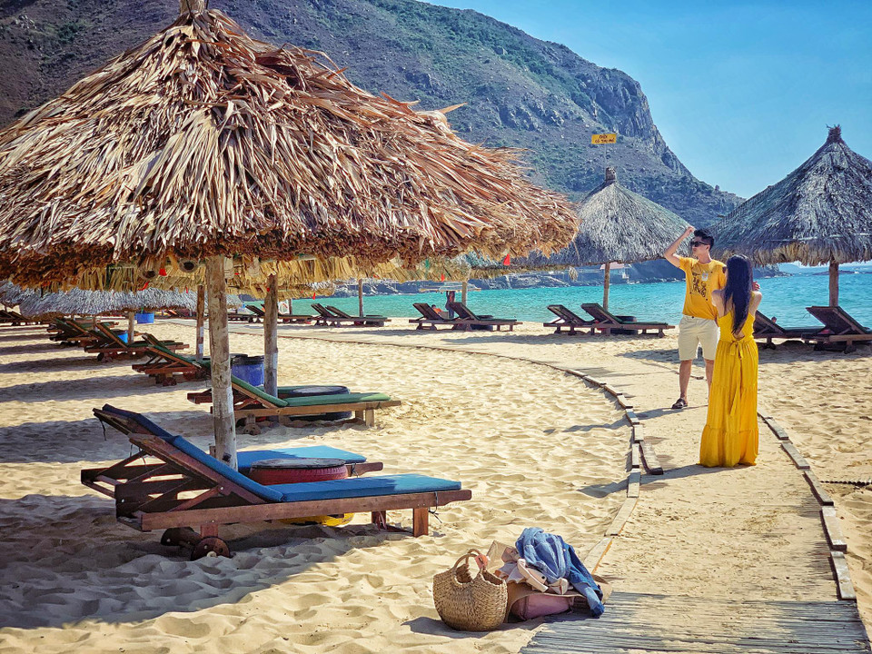 Nơi đây thu hút nhiều cặp đôi đến 'check-in.' (Ảnh: Xuân Mai/Vietnam+)