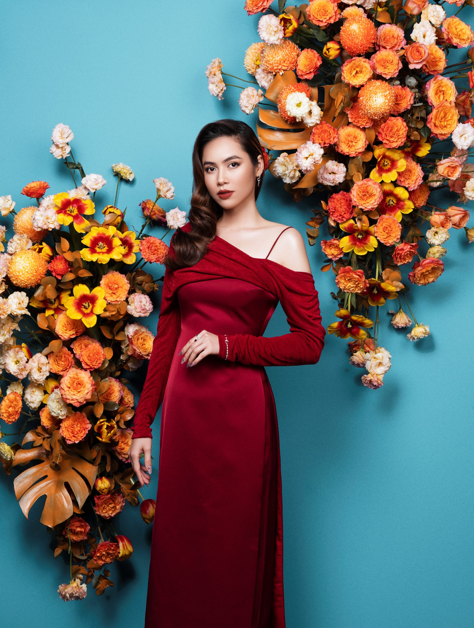 Lựa chọn trang phục có màu sắc rực rỡ, Hoa hậu Khánh Vân, Á hậu Hoàng My cùng Á hậu Kim Duyên khoe trọn nhan sắc ngày càng quyến rũ cùng thần thái vô cùng cuốn hút, tự tin. (Ảnh: CTV/Vietnam+)