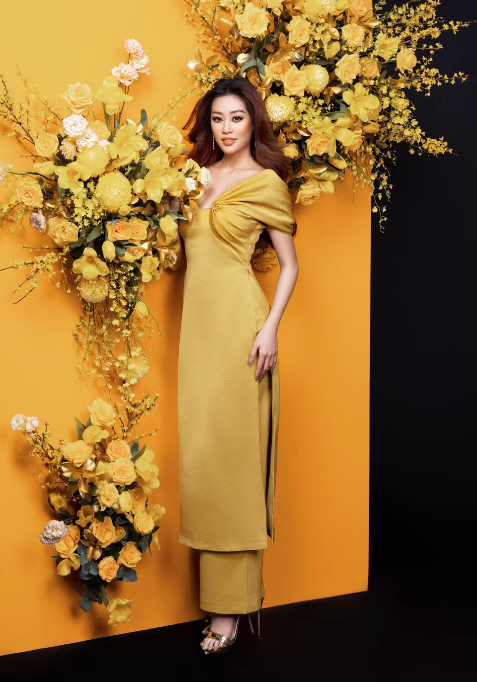 Bộ ảnh gồm hai ý tưởng khác nhau nhưng dung hòa và kết hợp đan xen yếu tố trẻ trung, tươi mới, màu sắc rực rỡ của mùa Xuân như vàng, đỏ, cam... (Ảnh: CTV/Vietnam+)