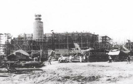 Nhà máy điện Việt Trì được khởi công xây dựng năm 1959, khánh thành năm 1962, có công suất lắp đặt 16MW, cấp điện phục vụ sản xuất cho khu công nghiệp Việt Trì và phát triển văn hóa-xã hội cho các tỉnh Phú Thọ, Vĩnh Phúc, Tuyên Quang, Hà Giang. (Ảnh: Tư liệu/TTXVN phát)