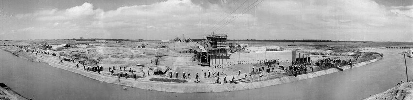 Công trình Đại thủy nông Bắc-Hưng-Hải được xây dựng từ cuối năm 1958, tổng chiều dài của hệ thống kênh chính là 200 km, khánh thành năm 1959, là một trong những ngọn cờ thi đua trong thời kì xây dựng chủ nghĩa xã hội ở miền Bắc sau năm 1954. Ảnh: TTXVN)