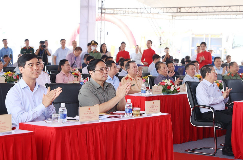 Thủ tướng Phạm Minh Chính dự Lễ khánh thành Dự án đường bộ Cao tốc Bắc-Nam phía Đông tại điểm cầu Bình Thuận. (Ảnh: Dương Giang/TTXVN)