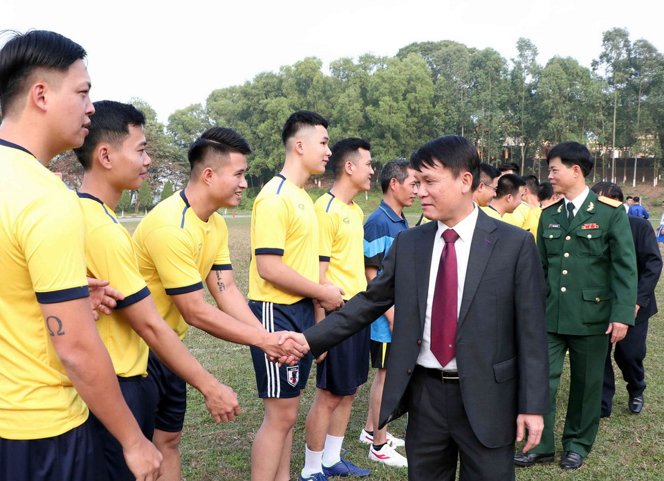 Tổng giám đốc TTXVN Nguyễn Đức Lợi tại buổi giao lưu bóng đá. (Ảnh: Văn Điệp/TTXVN)