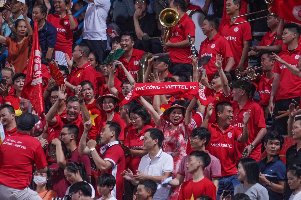 Đến phút thứ 26, hội cổ động viên của Thể Công một lần nữa được ăn mừng khi Pedro Henrique nhân đôi cách biệt cho Đội bóng áo lính. (Ảnh: Việt Anh/Vietnam+)