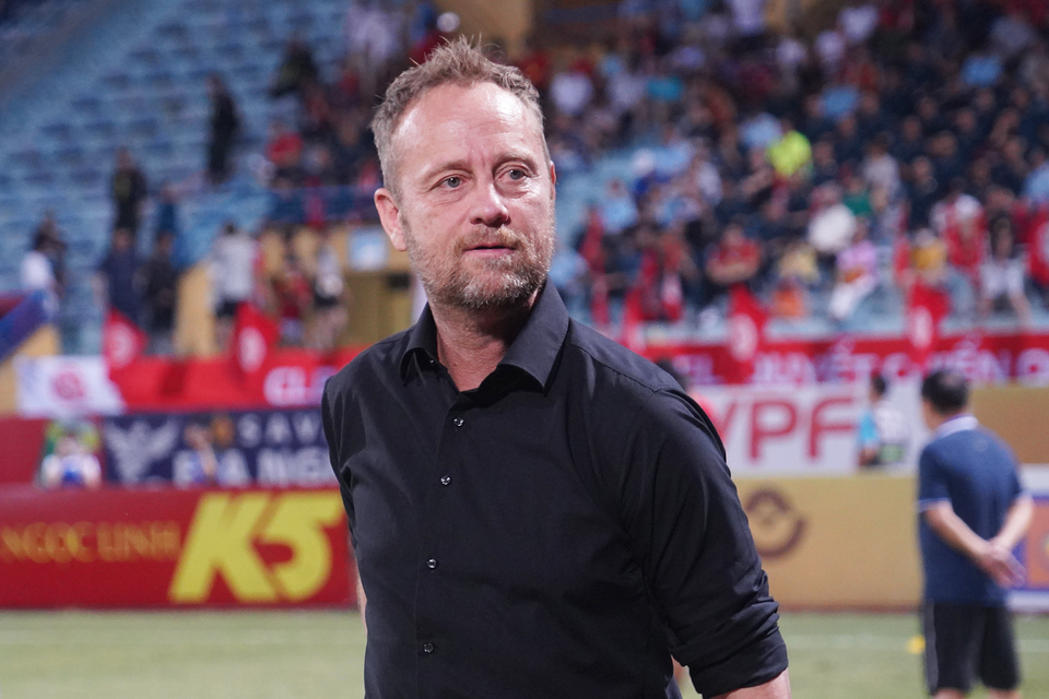 Tân huấn luyện viên của Câu lạc bộ Công an Hà Nội, ông Mano Polking có mặt tại sân Hàng Đẫy nhưng chưa trực tiếp cầm quân ở trận Derby Thủ đô. (Ảnh: Việt Anh/Vietnam+)