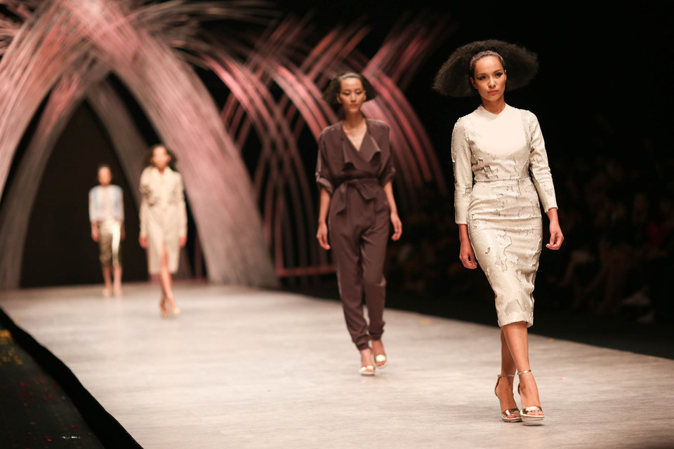 Nhà thiết kế Pháp Julien Fouriné đã mang đến đêm khai mạc Vietnam International Fashion Week 2015 bộ sưu tập 'Frist Initiation,' vào tối qua, 14/10. ​(Ảnh: BTC)