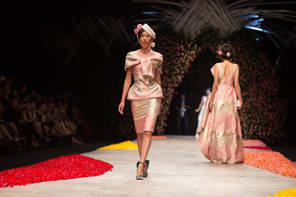 Tinh thần tươi mới thể hiện xuyên suốt trong bộ sưu tập Xuân- Hè 2016. (Ảnh: Trí Nguyễn)