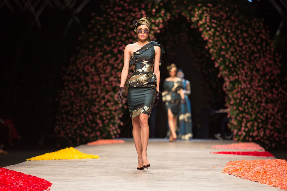 Chất liệu vải mà Phương My sử dụng thực hiện bộ sưu tập 'Reflection' có nguồn gốc Nhật Bản, Hàn Quốc. (Ảnh: Trí Nguyễn)