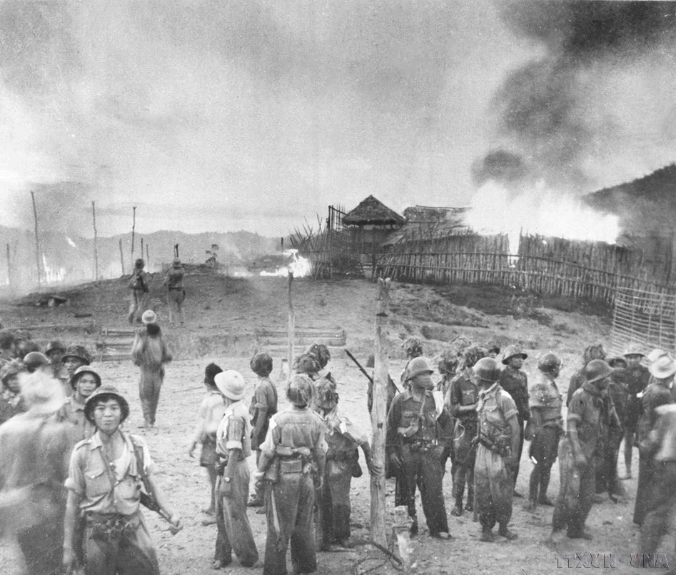 Chiến thắng Tây Bắc khẳng định sự phát triển của nghệ thuật quân sự Việt Nam, khả năng tác chiến, hiệp đồng binh chủng với quy mô lớn ở địa hình rừng núi, xa hậu phương. Trong ảnh: Một trong những vị trí của địch bị quân ta tấn công tiêu diệt trong chiến dịch Tây Bắc 1952. (Ảnh: TTXVN)