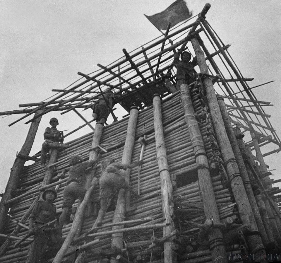 Chiến dịch Tây Bắc nhằm tiêu diệt sinh lực địch, tranh thủ nhân dân, giải phóng một bộ phận đất đai có tính chất quan trọng về chiến lược. (Ảnh: TTXVN)