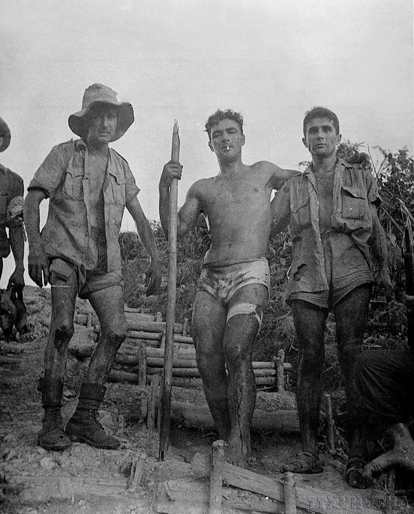 Lính địch bị thương trong chiến dịch Tây Bắc. Kết thúc Chiến dịch Tây Bắc, ta loại khỏi vòng chiến đấu hàng nghìn tên địch, giải phóng một vùng đất đai rộng lớn ở địa bàn có vị trí chiến lược quan trọng. (Ảnh: TTXVN)