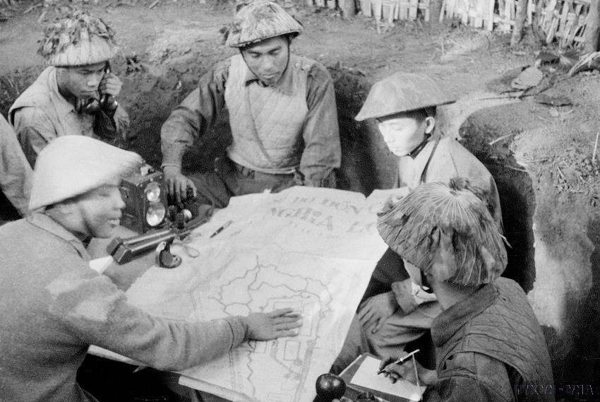 Trong đợt 1 của chiến dịch, sau khi tiêu diệt vị trí Gia Phù, ngày 17 và 18/10/1952, các cánh quân của Đại đoàn 308 lần lượt tấn công và tiêu diệt hoàn toàn 2 vị trí Nghĩa Lộ đồi và Nghĩa Lộ phố. (Ảnh: TTXVN)