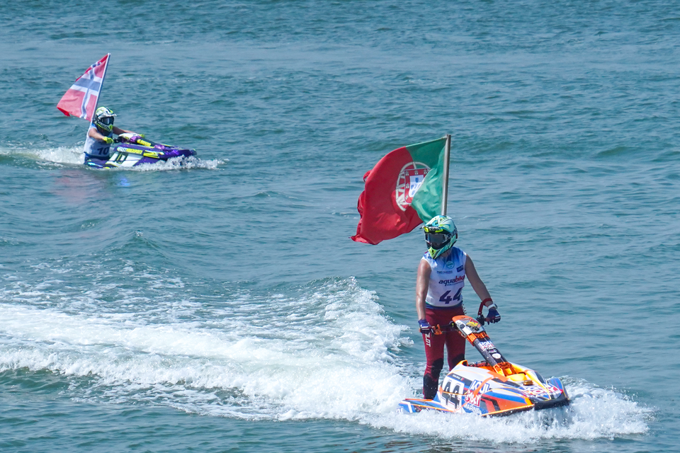 Chiều 24/3, các tay đua bước vào những màn so tài cuối cùng ở Giải đua môtô nước thế giới (UIM-ABP Aquabike World Championship) 2024 tổ chức tại thành phố Quy Nhơn, tỉnh Bình Định. (Ảnh: Việt Anh/Vietnam+)