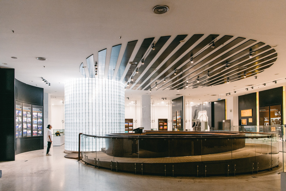 Bảo tàng Quảng Ninh được thành lập từ năm 1960. Đến năm 2013, cụm công trình Bảo tàng-Thư viện tỉnh Quảng Ninh gồm 3 khối nhà Bảo tàng-Thư viện-Hội thảo được khánh thành nhân dịp kỉ niệm 50 năm thành lập tỉnh. (Ảnh: Bảo Khánh/Vietnam+)