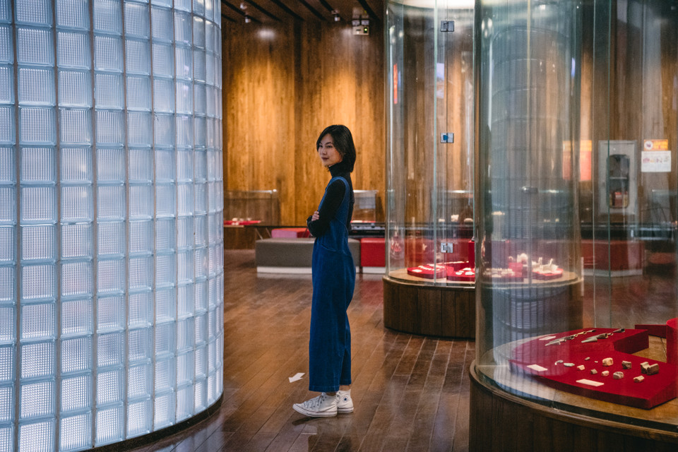 Tầng 2 là hệ thống trưng bày lịch sử Quảng Ninh trải dài từ thời kỳ tiền sử đến hết kháng chiến chống Mỹ. (Ảnh: Bảo Khánh/Vietnam+)