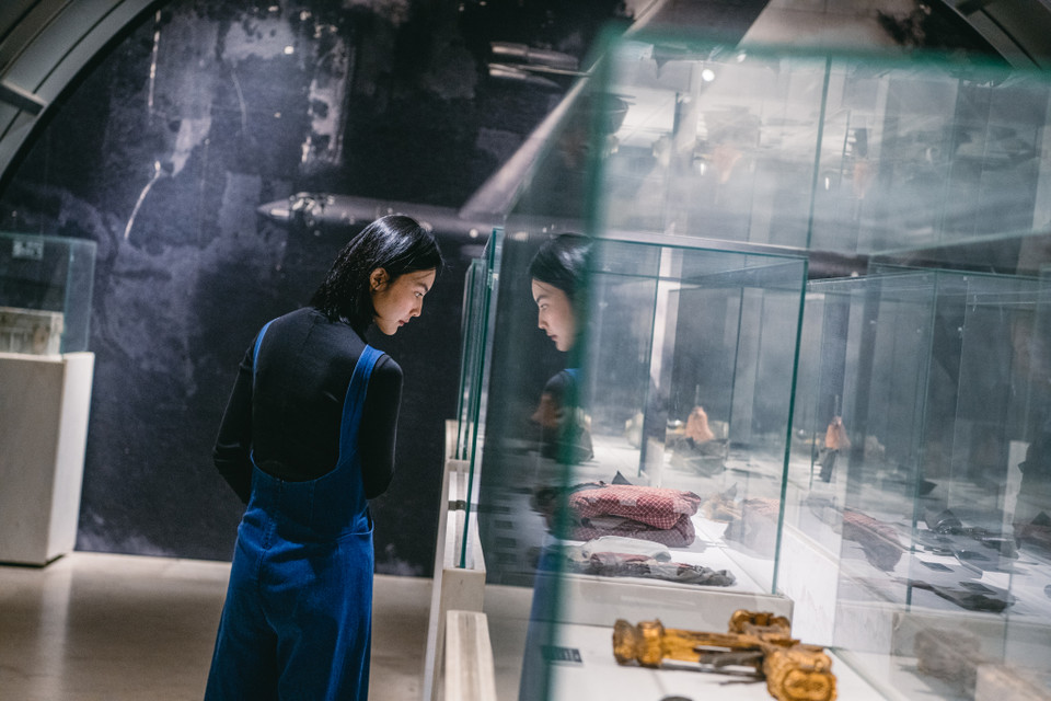 Bảo tàng có tầng 3 là nơi giới thiệu các câu chuyện về Quảng Ninh thời kỳ cận hiện đại với không gian trưng bày như lịch sử ngành than, văn hóa các dân tộc tỉnh Quảng Ninh... (Ảnh: Bảo Khánh/Vietnam+)