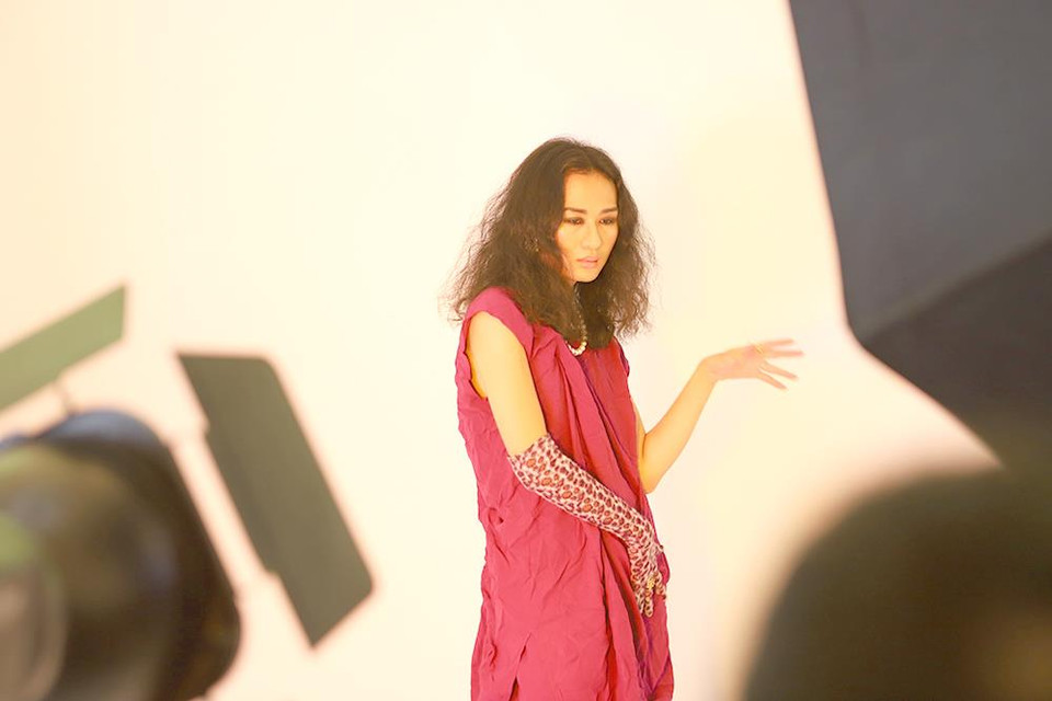 Để góp phần tạo nên những bức ảnh 'chất,' ngoài những tạo dáng 'kỳ quặc,' các thí sinh còn thể hiện sáng tạo thông qua cách lựa chọn layout trang điểm phù hợp với trang phục. (Ảnh: BTC)