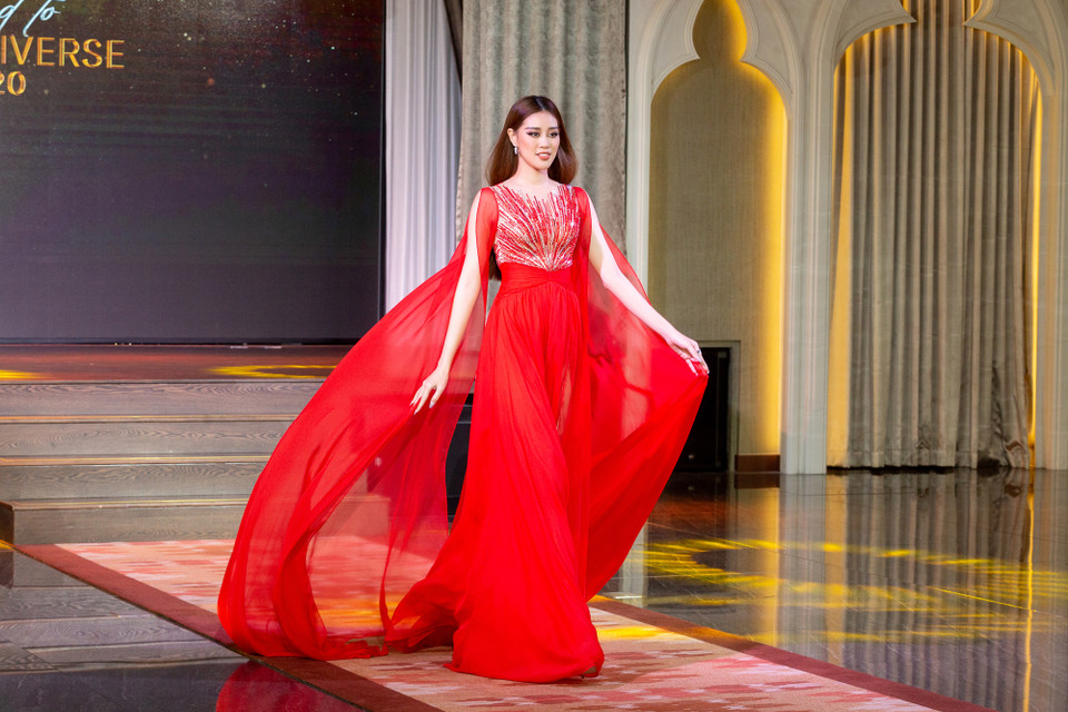 Cùng ngắm một số hình ảnh của Hoa hậu Khánh Vân trong tập 1 series 'Road To Miss Universe 2020 với chủ đề Catwalk vừa lên sóng cuối tuần qua. (Ảnh: Thiên An/Vietnam+)