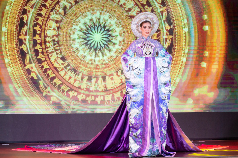 Trong khi đó, đàn chị Võ Hoàng Yến nhận xét Khánh Vân đi 'hiền quá,' chưa thể hiện được tinh thần mà mọi người mong muốn, nhất là ánh mắt chưa đủ lực. (Ảnh: Thiên An/Vietnam+)