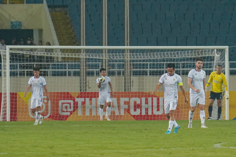 Kế hoạch 'phủ đầu' của Đội bóng Thủ đô bất thành khi Wuhan Three Towns mở tỷ số ở ngay phút thứ 10. (Ảnh: Việt Anh/Vietnam+)