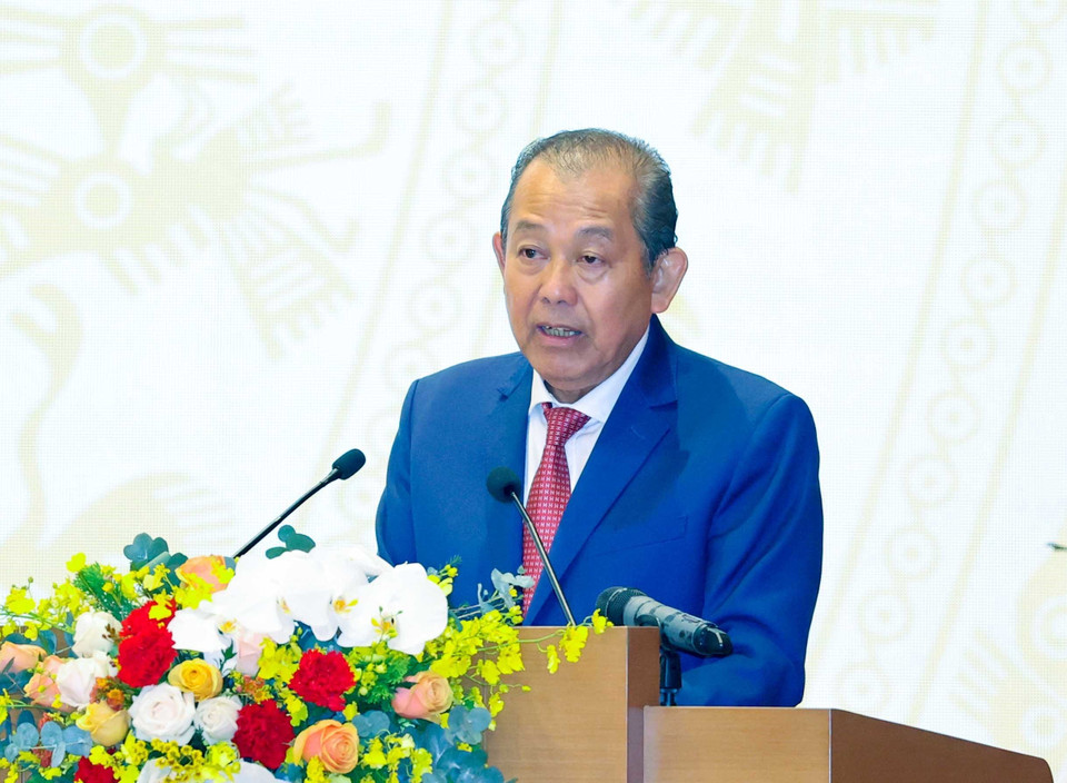  Phó Thủ tướng Thường trực Trương Hòa Bình trình bày báo cáo tóm tắt về tình hình thực hiện kế hoạch phát triển kinh tế-xã hội năm 2020 và 5 năm 2016-2020, dự kiến nhiệm vụ thời gian tới. (Ảnh: Thống Nhất/TTXVN)