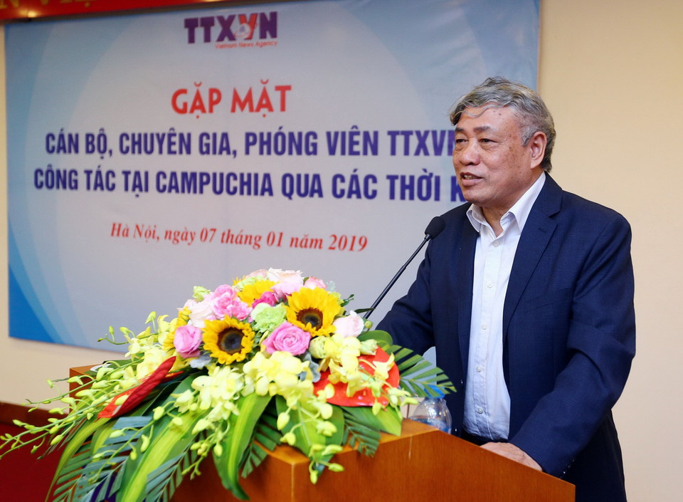 Ông Trần Mai Hưởng, nguyên Tổng Giám đốc TTXVN, thành viên đoàn chuyên gia TTXVN tại Thông tấn xã Campuchia SPK phát biểu tại buổi gặp mặt. (Ảnh: Tuấn Đức/TTXVN)