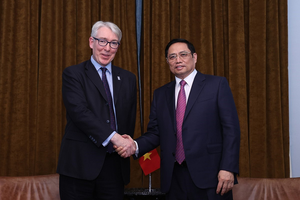 Thủ tướng Phạm Minh Chính tiếp lãnh đạo Công ty Rolls-Royce. (Ảnh: Dương Giang/TTXVN)