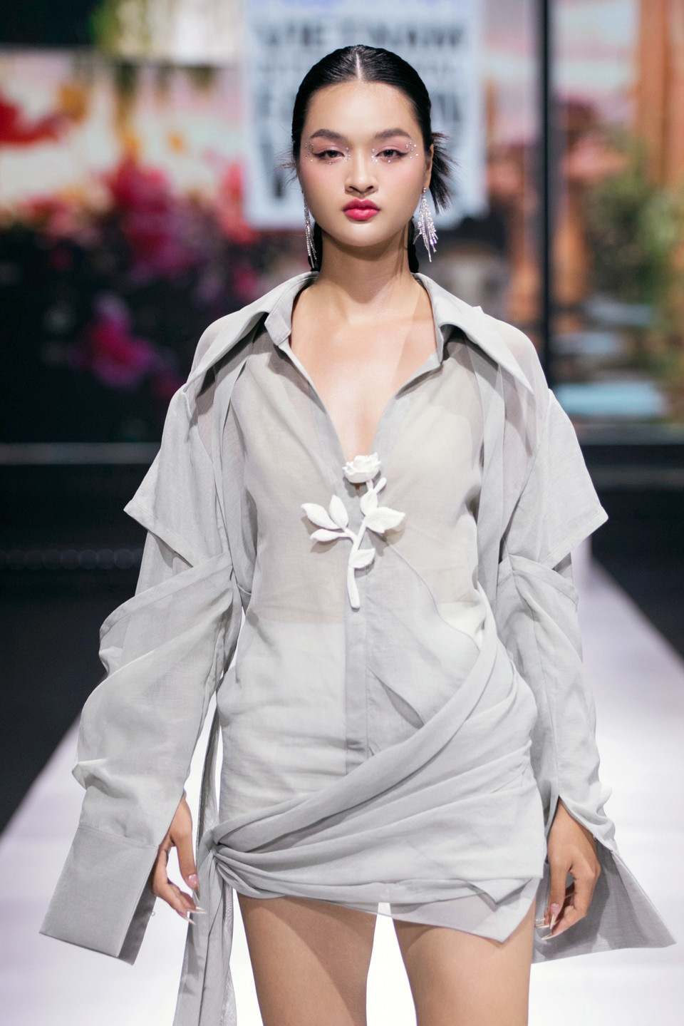 Lấy cảm hứng từ vẻ đẹp và cá nhân hóa của phụ nữ ở khắp mọi nơi, bộ sưu tập “Summer 2024” được truyền cảm hứng từ lòng nhiệt huyết về quyền tự do của phụ nữ, sự tự biểu đạt và sức mạnh của thời trang để giúp phụ nữ tự tin, mạnh mẽ và không ngừng phát triển. (Ảnh: CTV/Vietnam+)