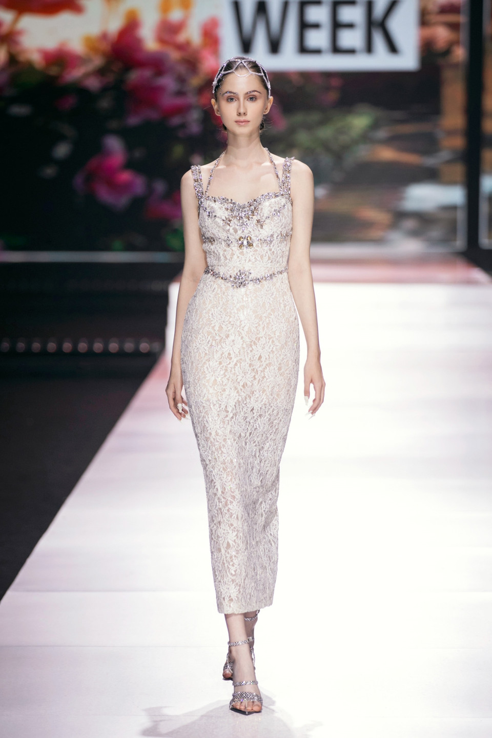 Một thiết kế trong bộ sưu tập Summer 2024. (Ảnh: CTV/Vietnam+)