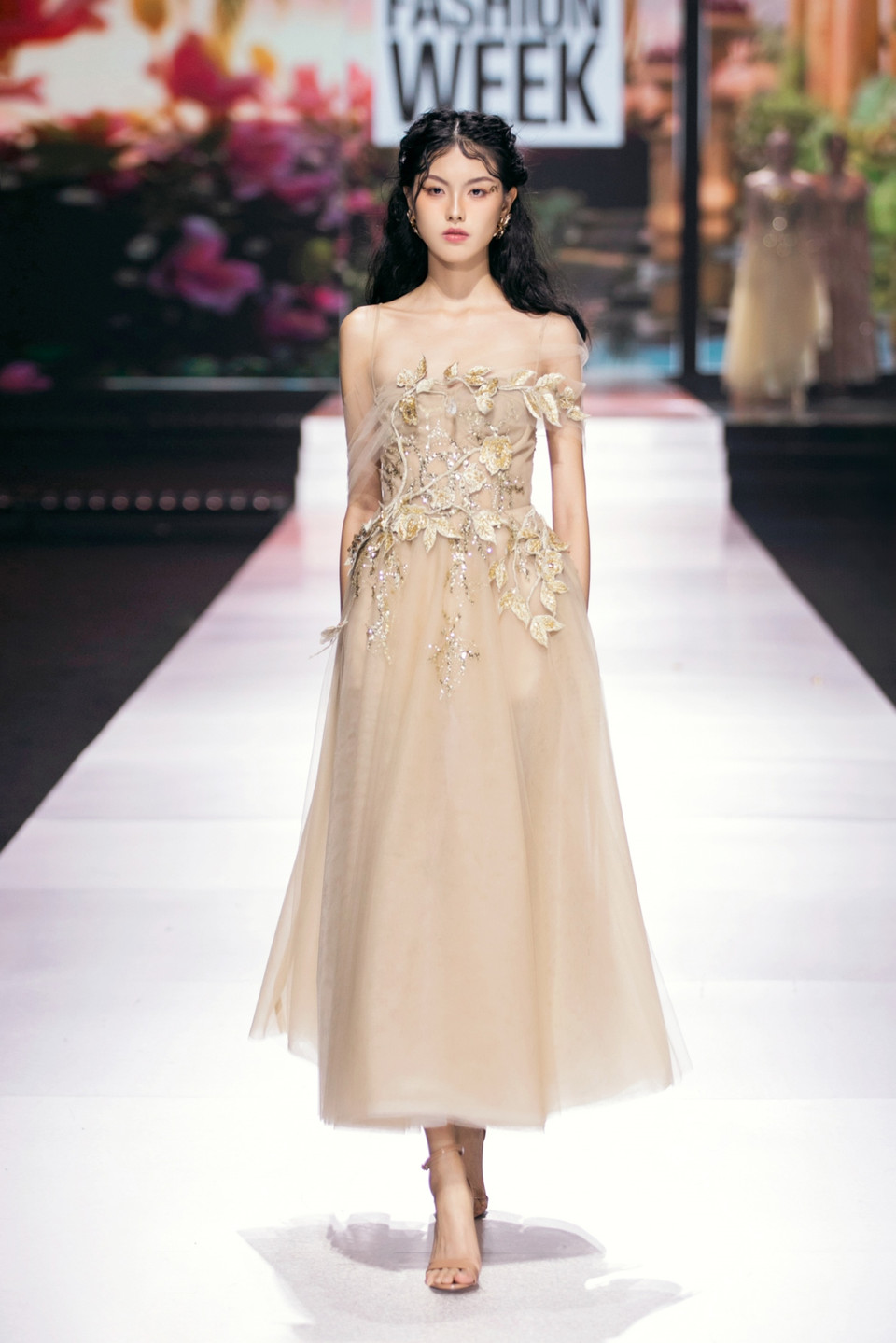 Thiết kế lấy cảm hứng từ các nữ thần Hy Lạp với gam màu nhẹ nhàng, hơi hướng cổ điển. (Ảnh: CTV/Vietnam+)