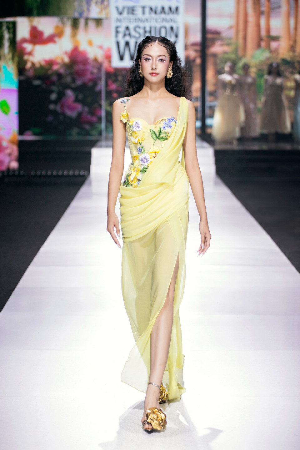 Một thiết kế trong bộ sưu tập Summer 2024. (Ảnh: CTV/Vietnam+)