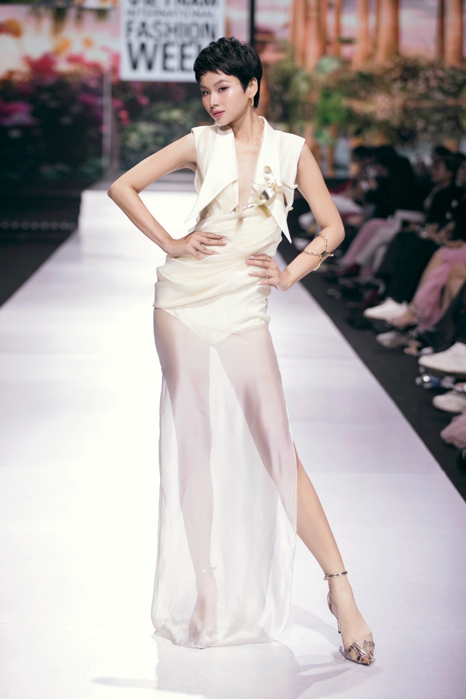 Một thiết kế trong bộ sưu tập Summer 2024. (Ảnh: CTV/Vietnam+)