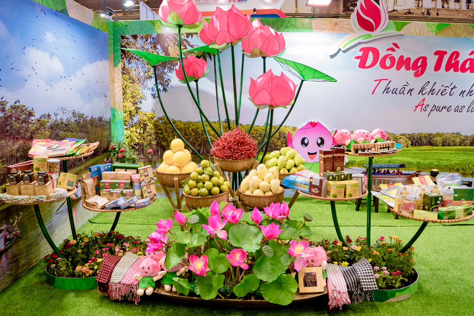 Hội chợ du lịch quốc tế - VITM Hà Nội 2020 có hơn 300 gian hàng của các doanh nghiệp ở 47 tỉnh, thành phố cả nước đăng ký tham gia. Ngoài ra, Ban tổ chức cũng nhận được sự tham gia của văn phòng đại diện 6 quốc gia và vùng lãnh thổ là: Hàn Quốc, Nhật Bản, Thái Lan, Đài Loan (Trung Quốc), Colombia, Peru. (Ảnh: Mai Mai/Vietnam+)