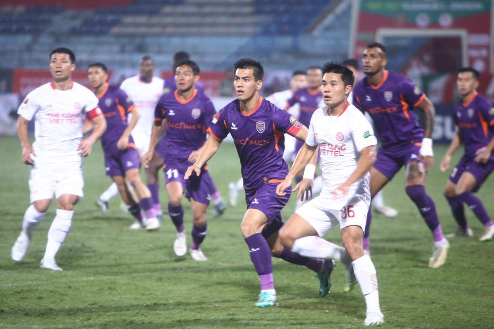 Chung cuộc, Thể Công-Viettel nhận thất bại 0-1 trước Bình Dương ngay trên sân nhà Hàng Đẫy. Đây đã là trận không thắng thứ năm liên tiếp của thầy trò Huấn luyện viên Nguyễn Đức Thắng. (Ảnh: Việt Anh/Vietnam+)