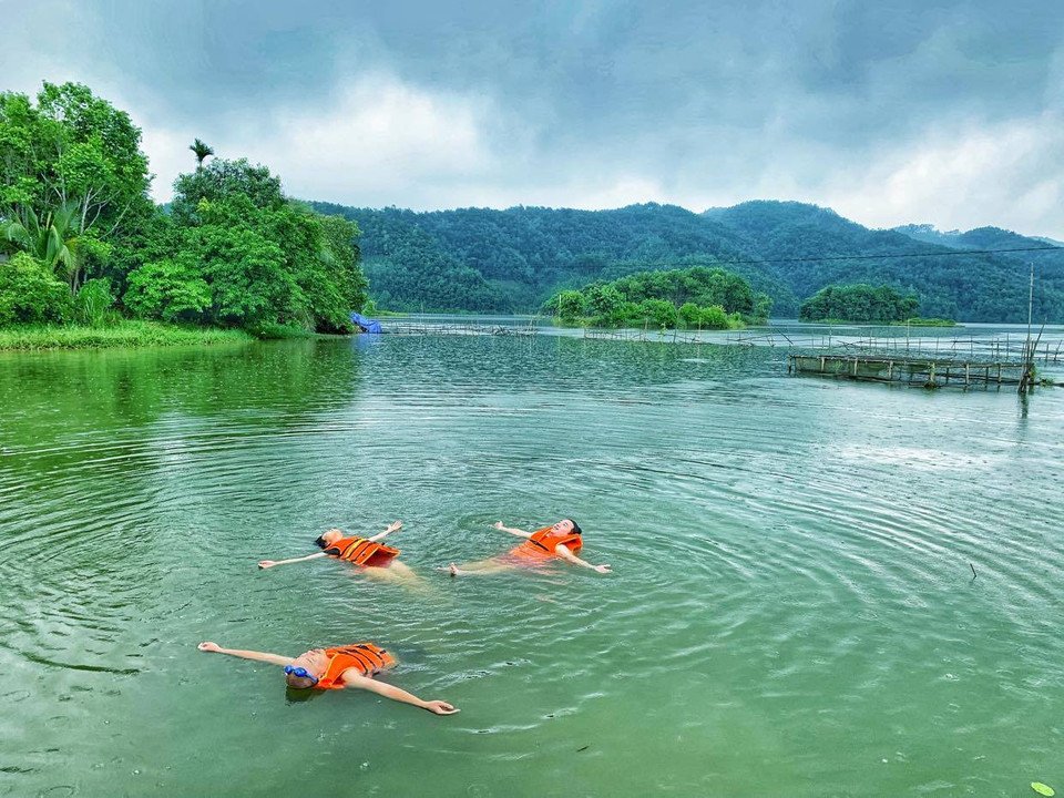 Chỉ cần một ngày để khám phá và trải nghiệm phong cảnh cũng như đời sống của người dân ở đầm Vân Hội. (Ảnh: Xuân Mai/Vietnam+)