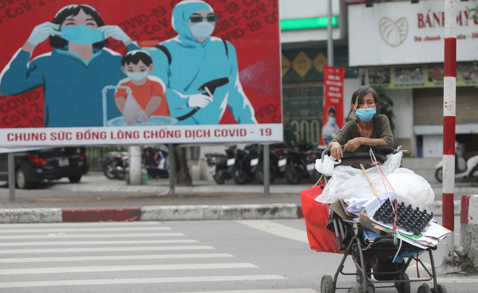 Mỗi người dân cần tiếp tục nâng cao ý thức phòng, chống dịch trong cuộc sống hằng ngày. (Ảnh: Thanh Tùng/TTXVN)