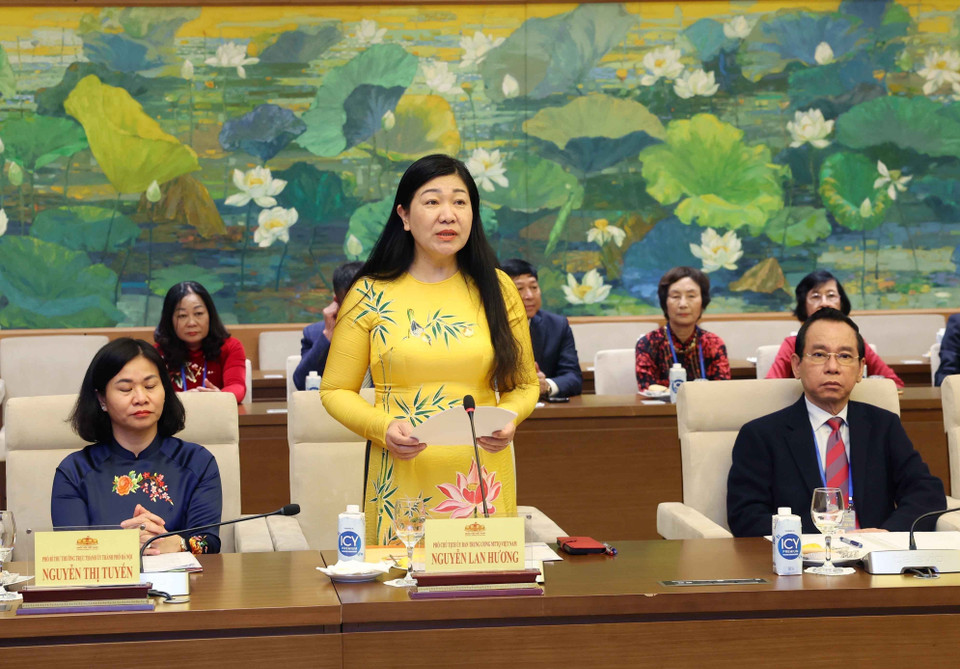 Chủ tịch Ủy ban Mặt trận Tổ quốc Việt Nam thành phố Hà Nội Nguyễn Lan Hương phát biểu. (Ảnh: Nhan Sáng/TTXVN)