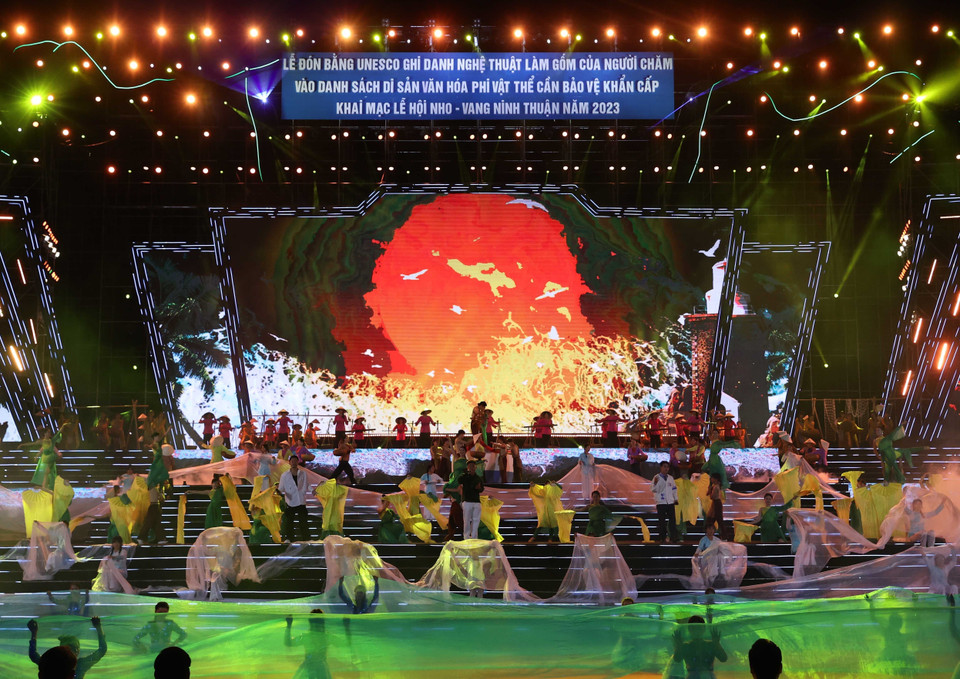 Chương trình nghệ thuật tại buổi lễ. (Ảnh: Thống Nhất/TTXVN)