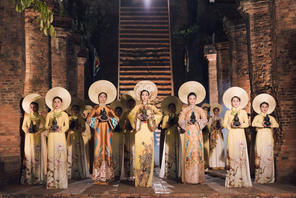 Trầm hương từ lâu đã trở thành linh bảo của Khánh Hòa mang đậm những nét văn hóa và lịch sử lâu đời, gắn liền với truyền thuyết của người Chăm Pa về Nữ thần Ponagar – bà mẹ xứ sở biểu tượng cho cuộc sống hạnh phúc và thịnh vượng. (Ảnh: Quang Đức)