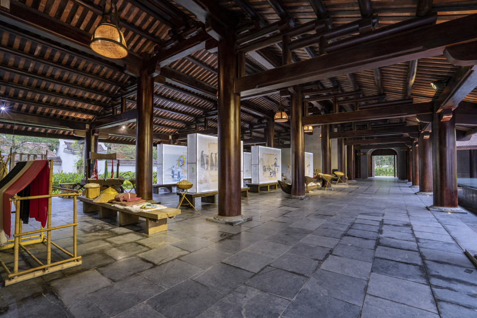 Các tác phẩm được trưng bày từ nay đến hết ngày 10/5, tại khu vực Gương Thiền - điểm dừng chân của mỗi du khách trên con đường hành hương lên núi Yên Tử. (Ảnh: CTV/Vietnam+)