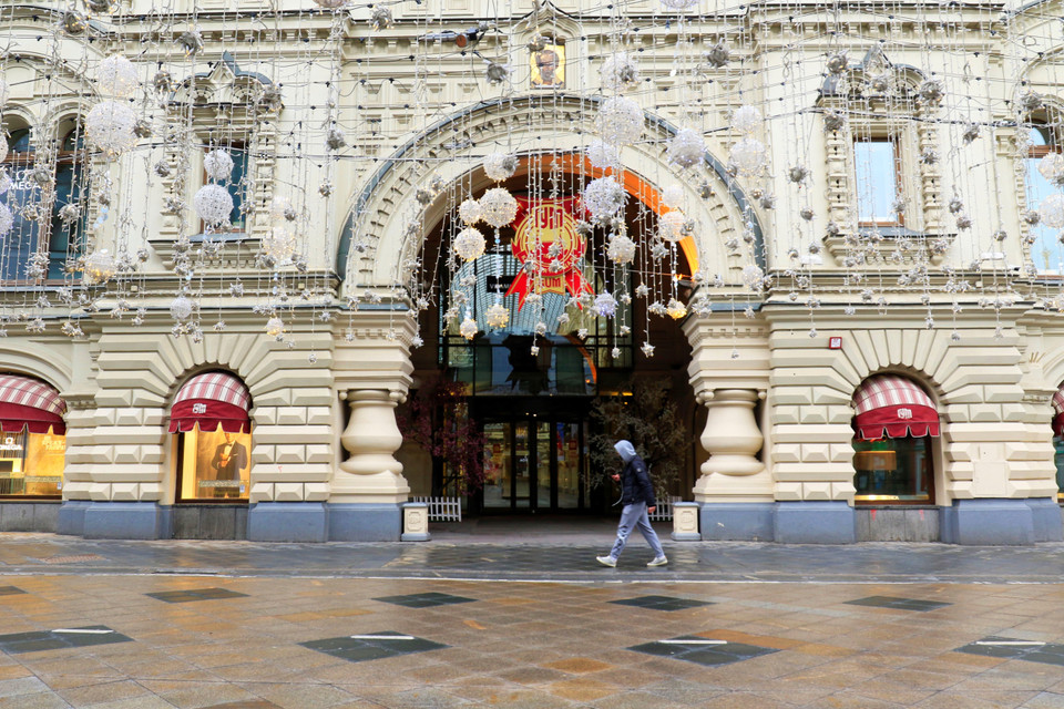 Lối vào trung tâm thương mại GUM ở thủ đô Moskva. (Ảnh: Trần Hiếu/Vietnam+)